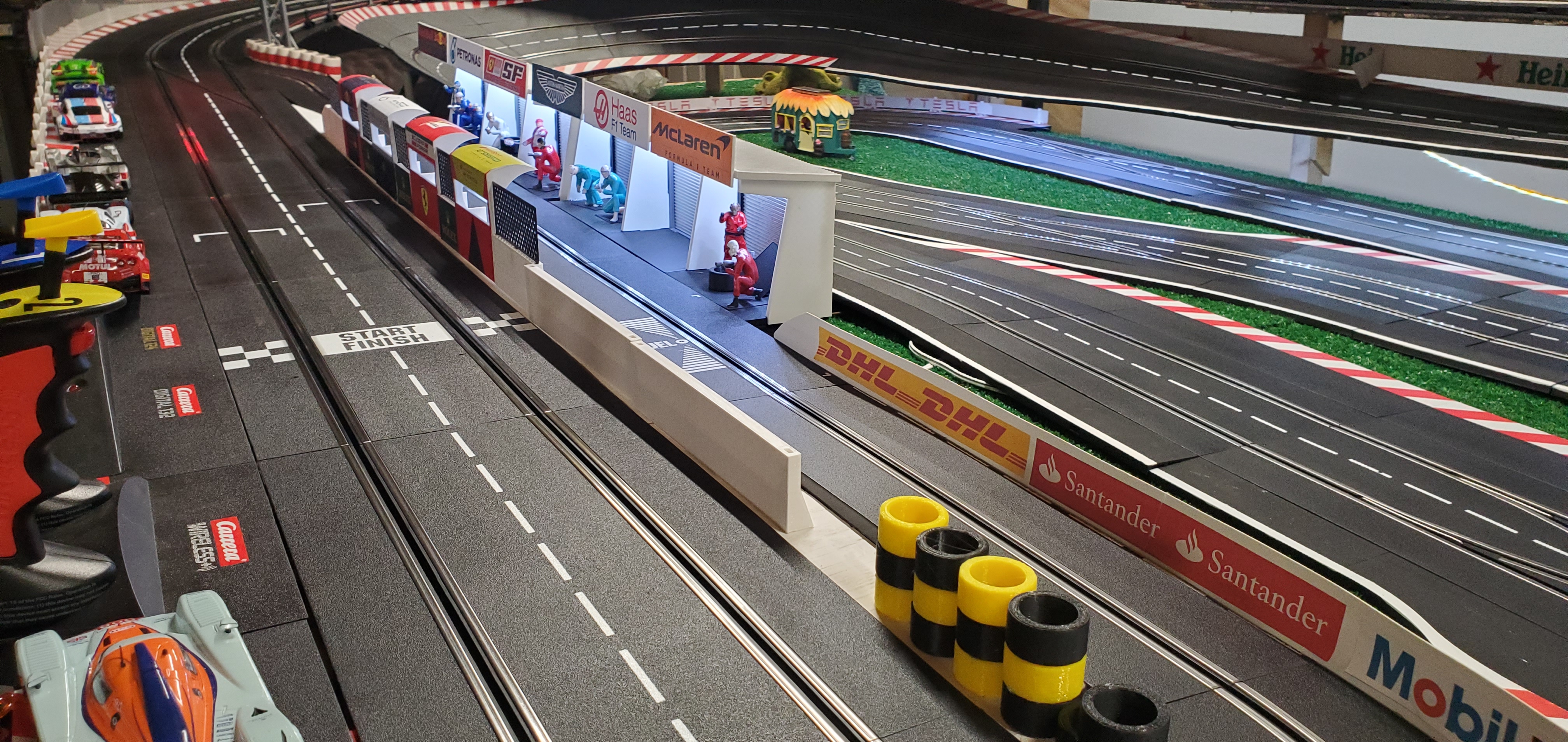 Slot Car Race Track with 3D printed Accessories